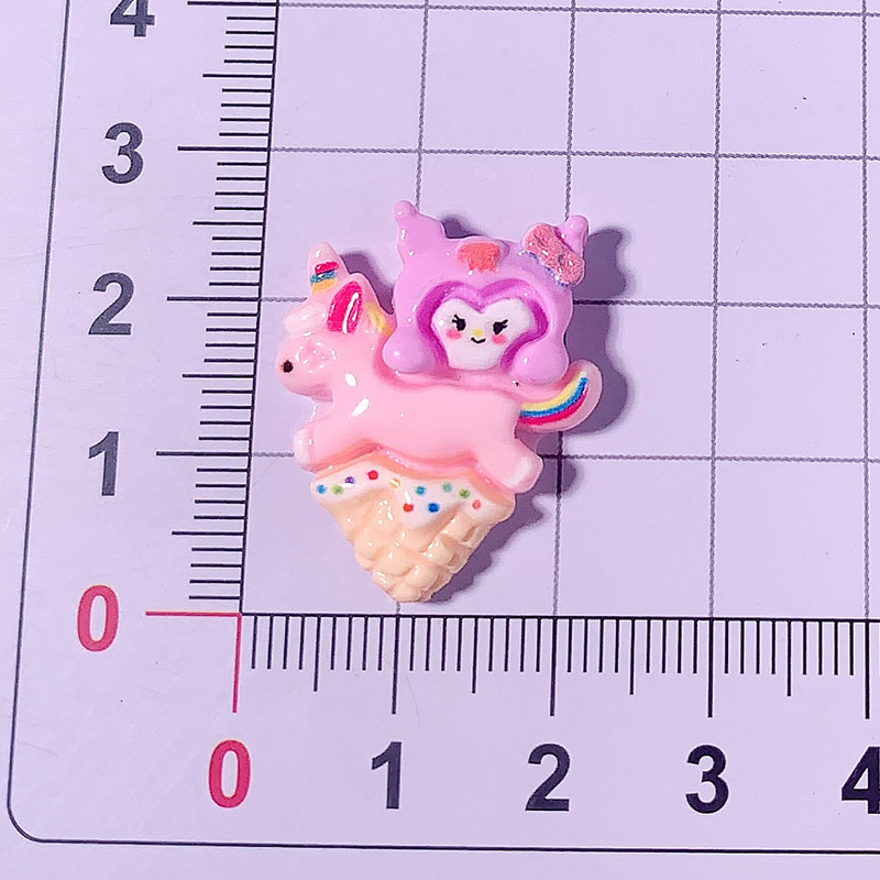 Nuevos dibujos animados Sanrio helado DIY accesorios de resina crema pegamento clip para el pelo caja de teléfono móvil botones de zapatos parches de juego