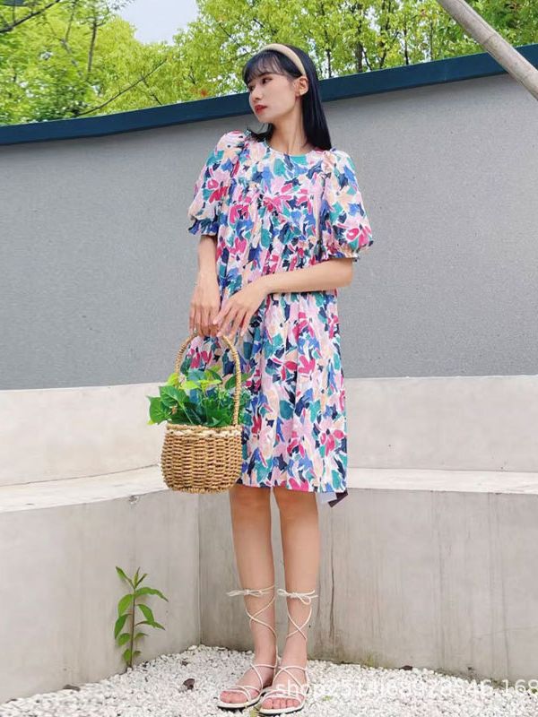 Váy liền tay ngắn họa tiết hoa nhỏ dáng chữ A suông rộng tôn dáng — Hoa rực rỡ