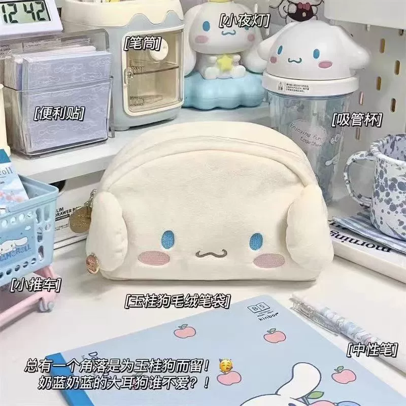 Плюшевой пенал с рисунком Hello Kitty — вместительный плюшевый канцелярский пенал для начальных классов, 0.06 кг