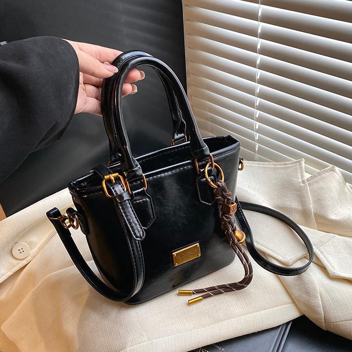 Retro versátil simple bolso de cubo portátil 2025 nuevo bolso de mujer nicho manuscrito de moda coreana bolso de hombro