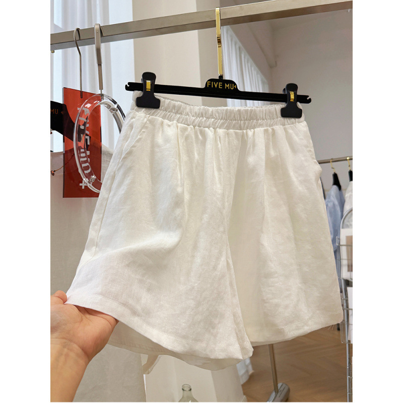 とても美しい夏のレイジースタイルのリネンスーツ、エレガントで控えめなショートパンツとトップス、女性用のツーピーススーツの完全なセット|undefined