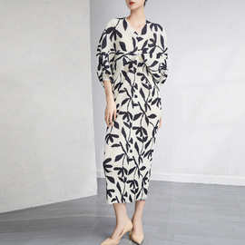 欧货女装洋气新款大码胖mm高端气质裙子长款蝙蝠袖V领印花连衣裙