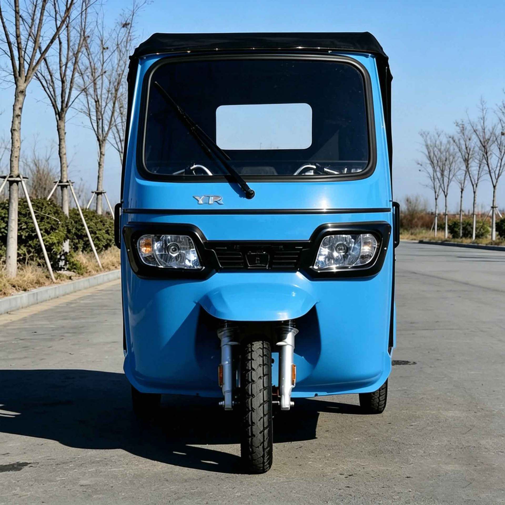 Tuktuk foreign trade model three-wheeled motorcycle for passenger transport, large-capacity passenger three-wheeler for cross-border sightseeing and transportation