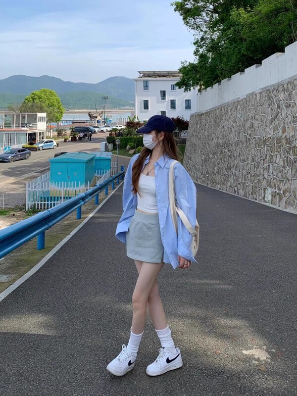 白い長袖のシャツの女性2025春と秋の韓系のゆったりとした郭の形はカジュアルな純綿の日焼け止めのシャツのオーバーを合わせます。|undefined