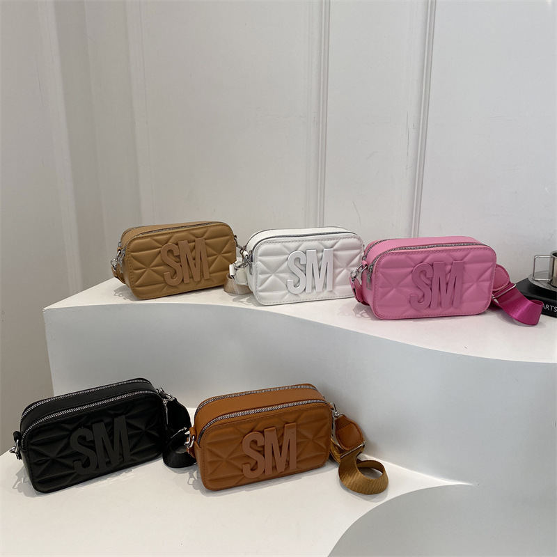 2025 primavera y verano nuevo bolso de cámara ancho correa de hombro letras bolso de estilo pequeño bolso de moda bolso de hombro de estilo extranjero bolso de mochila mujer