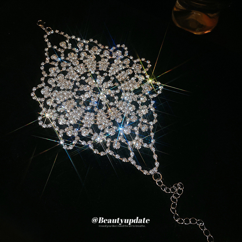 Flores de diamantes súper brillantes, una pulsera multiuso, pulsera de lujo ligera de temperamento de moda, joyería de alta gama de nicho de personalidad