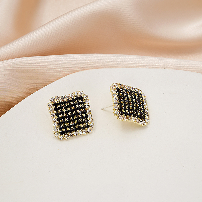 Geometric black fashionable design earrings
