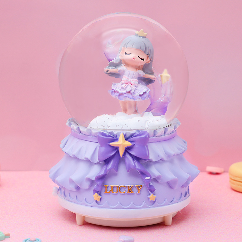 Dibujos animados creativo sueño mariposa bola de cristal caja de música nieve luminosa decoración de escritorio regalo de cumpleaños para niños al por mayor