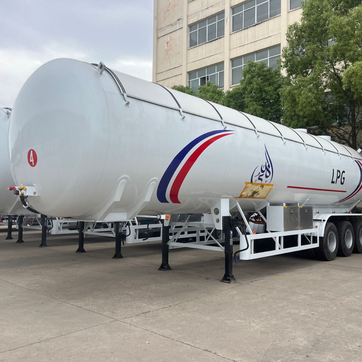 厂家供应跨境LPG液化石油气半挂车普通液体半挂车油罐车35、45、5