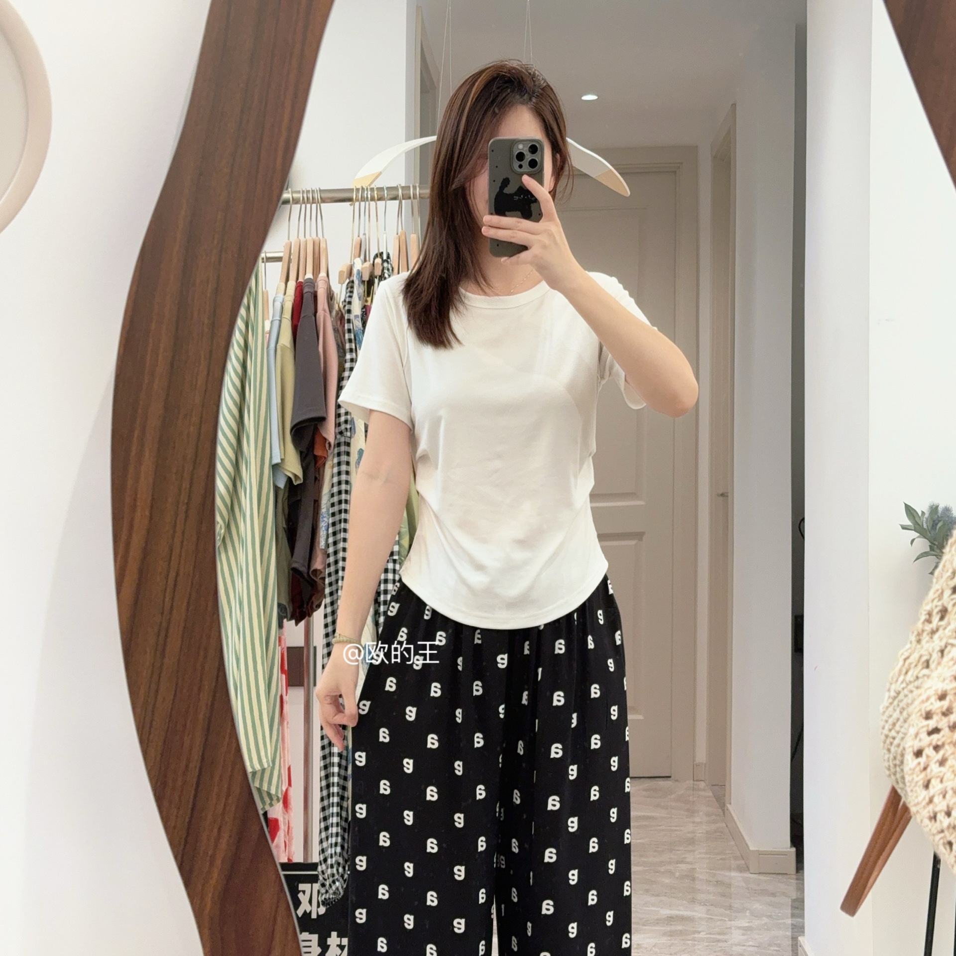 [93% Lycell Tence] Hermoso hombro, cintura pequeña, hombro recto, camiseta de color sólido, delgado, simple, casual y versátil