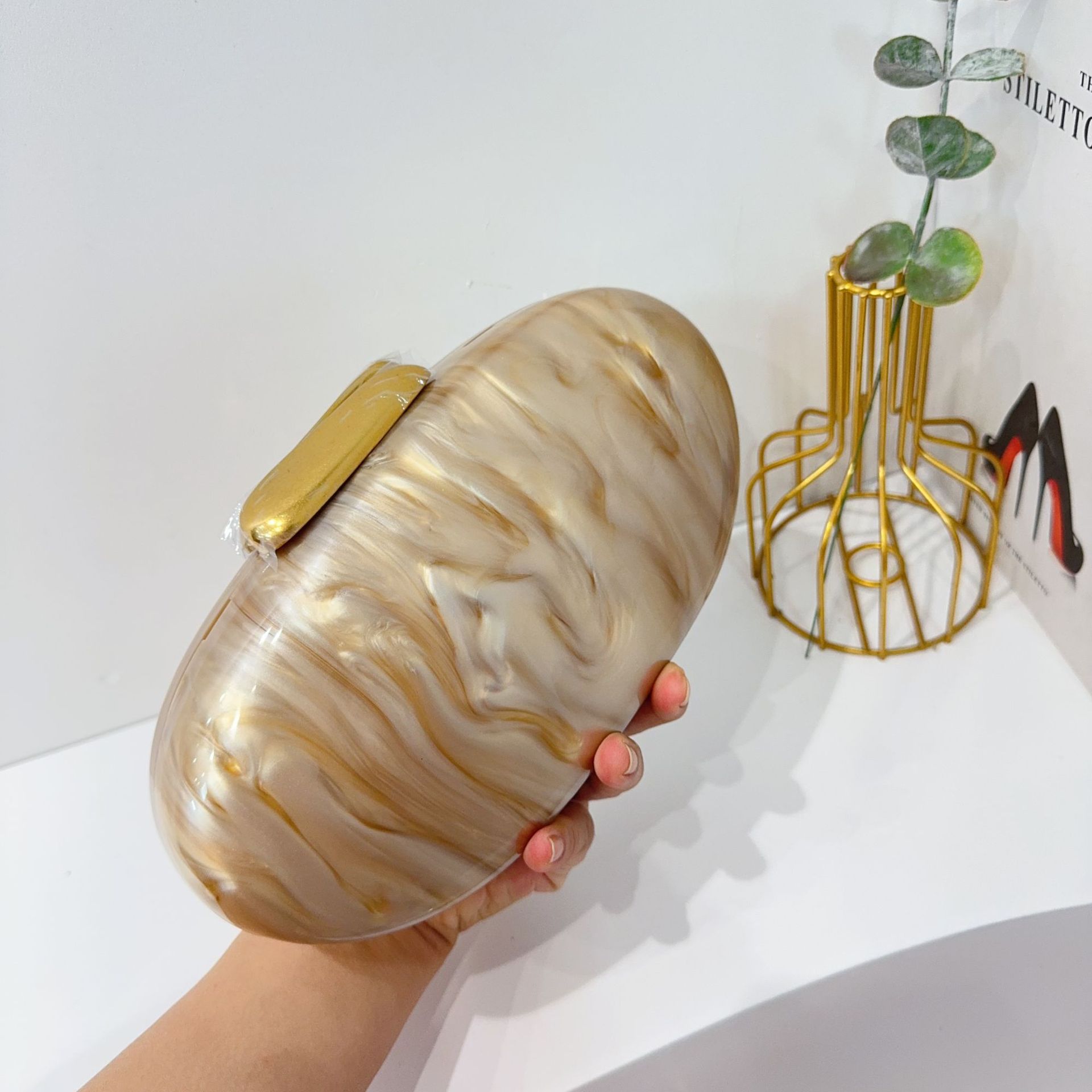 2024 Women's new European and American single-shoulder crossbody bag, irregular-shaped shell acrylic bag, fashionable wedding and dinner clutch undefined
