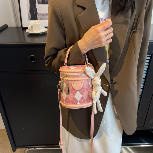 Simple rhombus cylindrical bag women's bag 2024 new summer fashion casual crossbody bag portable bucket bag for women