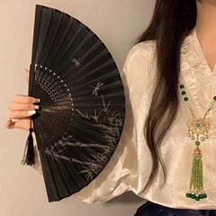 新中国式扇子古風扇子黒チャイナドレス漢服は馬面スカートと中国風ダンスファンを持ち歩いている
