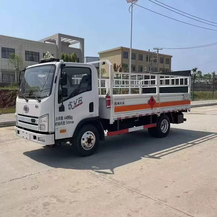 解放J65米2危险品厢式车8类危险品厢式运输车优质供应