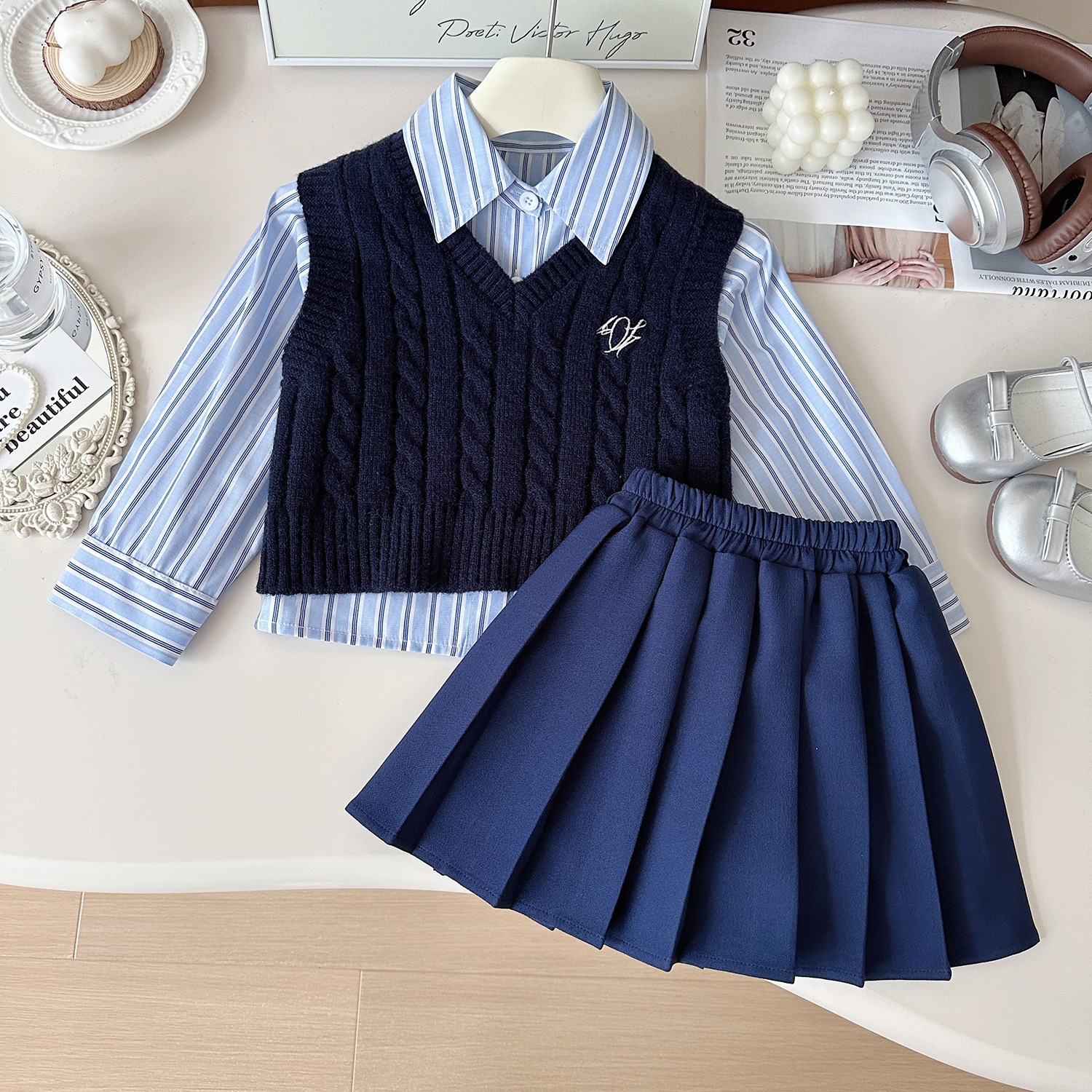 Mädchen Strickweste Gestreiftes Hemd Und Faltenrock 3-teiler Set_voghion.com
