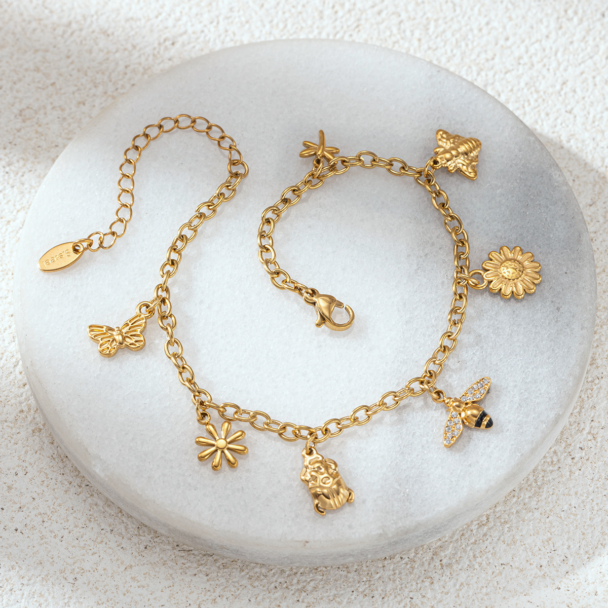 Collar de acero inoxidable de la UE y los Estados Unidos, collar ligero de lujo, nicho universal, abeja hacia el sol, collar de colgante para mujeres no se desvanecen image 4