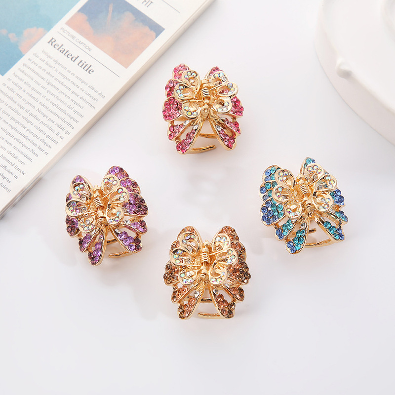 Light Luxury Rhinestone Small Claw Hair Clip, Trendy Palace-Style Floral Shark Clip, Hollow Design, Enhances Hair Volume, Hair Accessory, Headwear Light Luxury Rhinestone Small Claw Hair Clip, Trendy Palace-Style Floral Shark Clip, Hollow Design, Enhances Hair Volume, Hair Accessory, Headwear