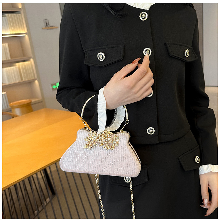 Women's Small Pu Leather Solid Color Elegant Vintage Style Lock Clasp Evening Bag display picture 11