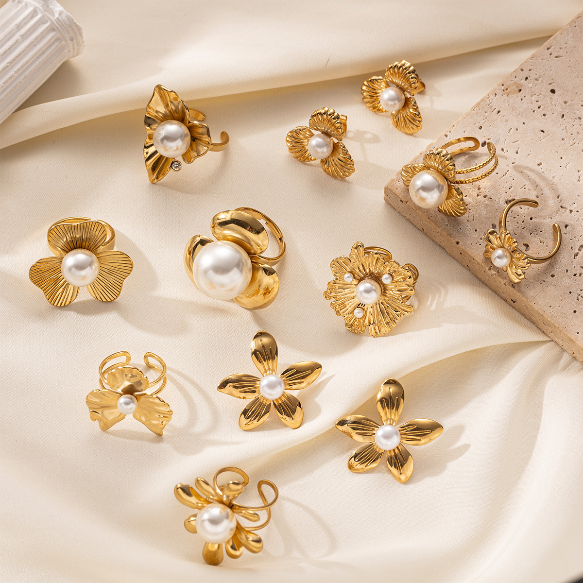 Anillo de acero inoxidable europeo y americano de Tena, sentido de nicho, moda de alta gama, flores de imitación de perlas, pendientes de flores, pendientes