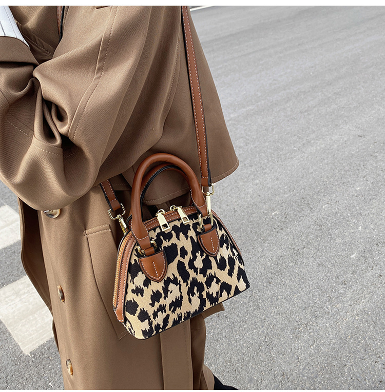 Autumn And Winter Popular Leopard Crossbody Bag 2021 New Trendy Handbag Small Bag display picture 13