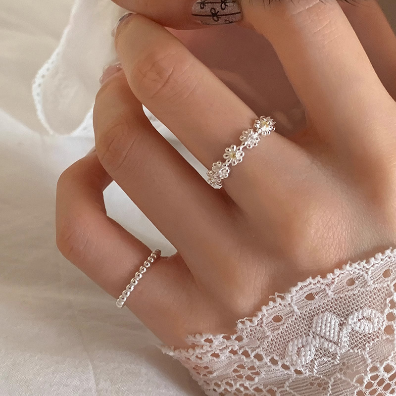 Anello floreale con zirconi elegante gioiello di design donna_voghion.com
