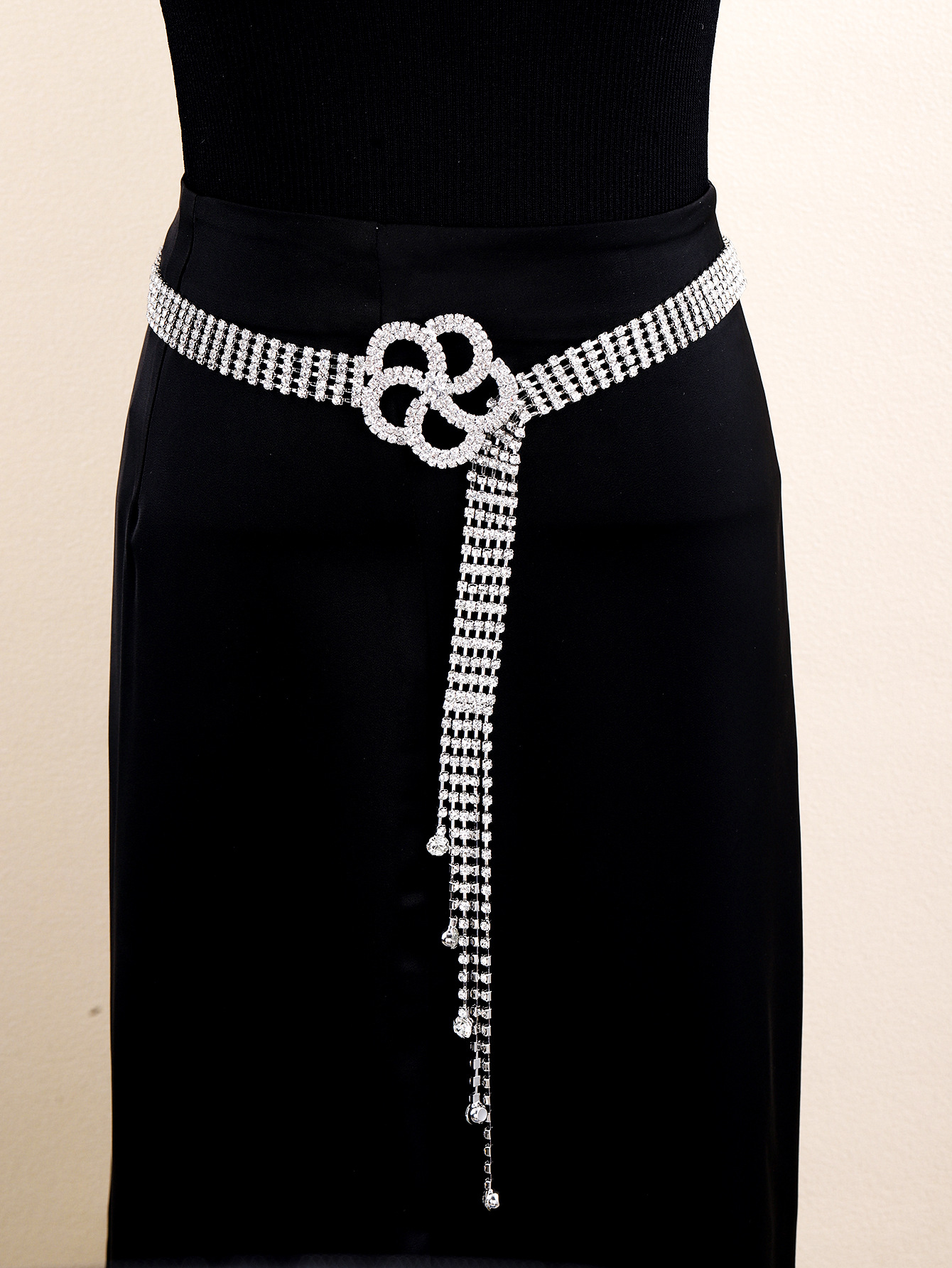 110g Weight Waist Chain Classification 1 Piece Quantity Simple Style Solid Color Metal Women's Chain Belts