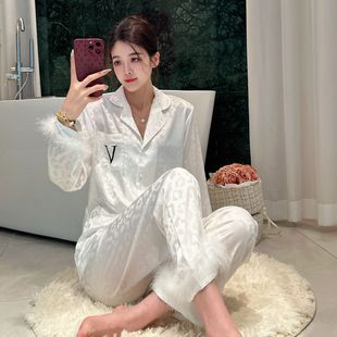 �������z����W�t�r��˯��Ů���b��ɫ�Ứ���eëë�Ҿӷ��⴩�p��