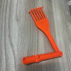 クロスボーダー排水溝清掃ツールミニ熊手回転ハンドルは庭をきれいにしやすいです。