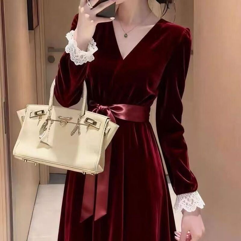French-Style Elegant Velvet Dress for Women, V-Neck, Waist-Cinching, Slimming, Suitable for Important Occasions, High-End Feel, Burgundy Long Dress French-Style Elegant Velvet Dress for Women, V-Neck, Waist-Cinching, Slimming, Suitable for Important Occasions, High-End Feel, Burgundy Long Dress