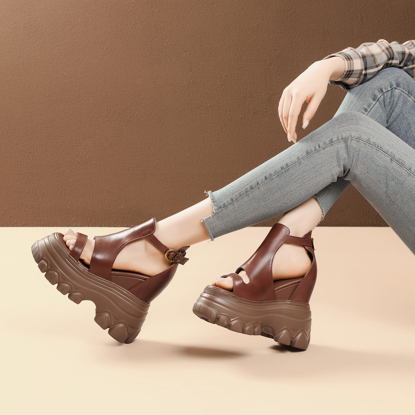 Giày sandal cao gót nữ hở mũi phong cách La Mã, đế xuồng cao 14 cm, da thật, gót vuông, quai mảnh — màu nâu, màu đen