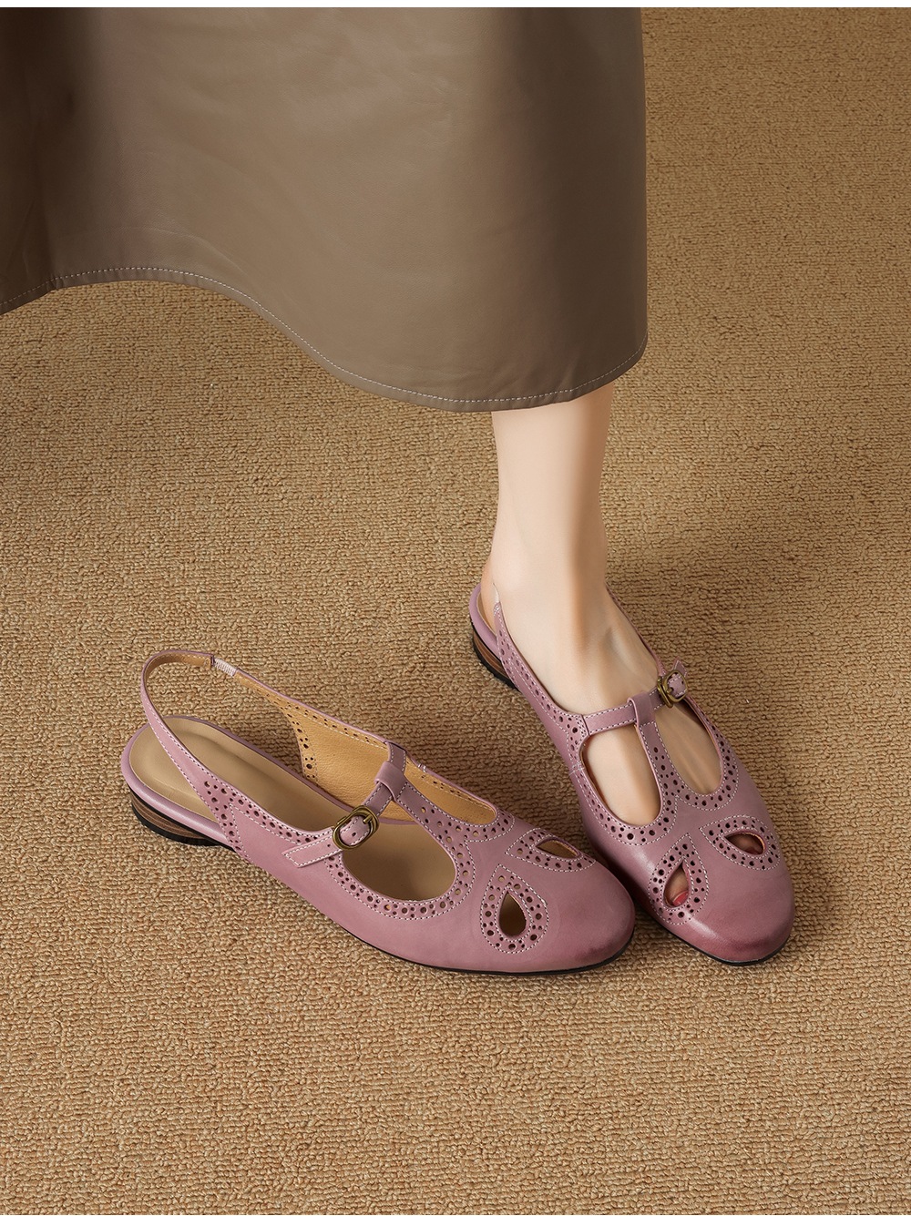 Sandal nữ quai ngang mũi kín da bò cổ điển gót thấp — màu nâu chi tiết 20