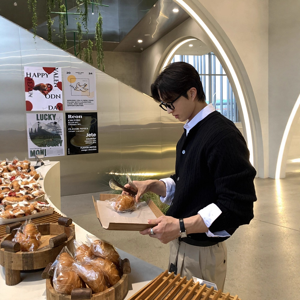 Spring, Autumn and Winter Korean Knitted Knitwears, Men's Cardigans, Long-Sleeved Niche Fashion Textures, Versatile Knitwears, Loose Hemp Patterns