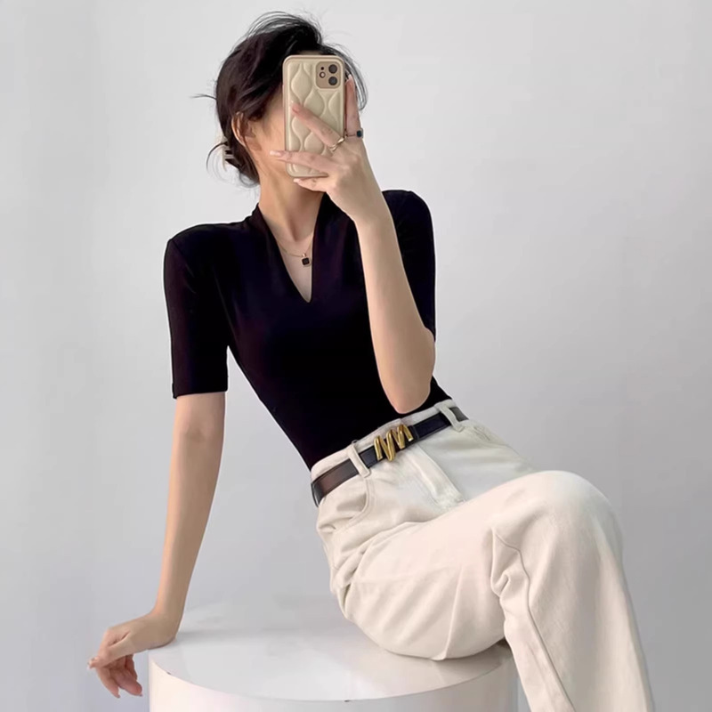Black V-Neck Mid-Sleeve Regular Shoulder T-Shirt for Women, 2026 New Early Autumn High-End Style Base Shirt with Half-Sleeve Top Black V-Neck Mid-Sleeve Regular Shoulder T-Shirt for Women, 2026 New Early Autumn High-End Style Base Shirt with Half-Sleeve Top