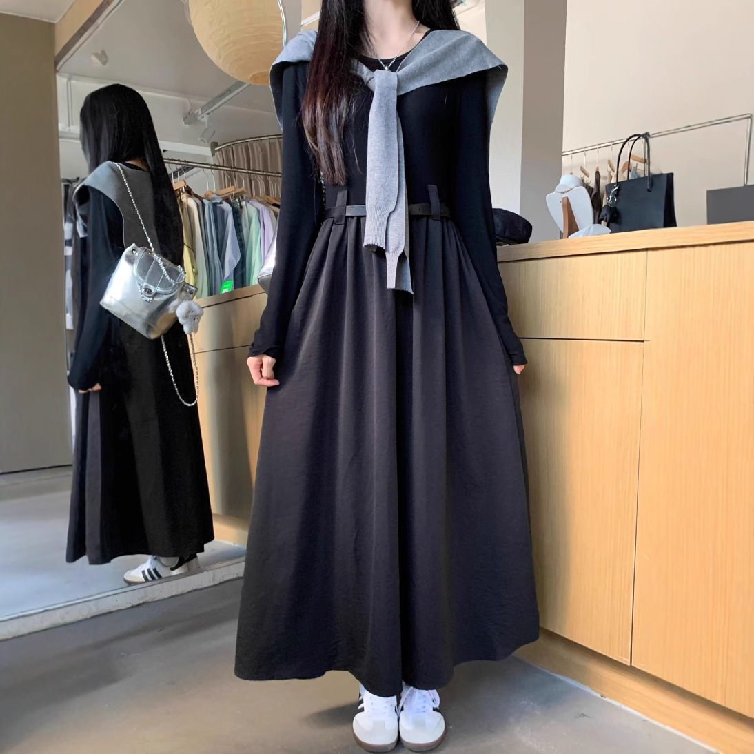 Retro solid color long-sleeve with a round collar