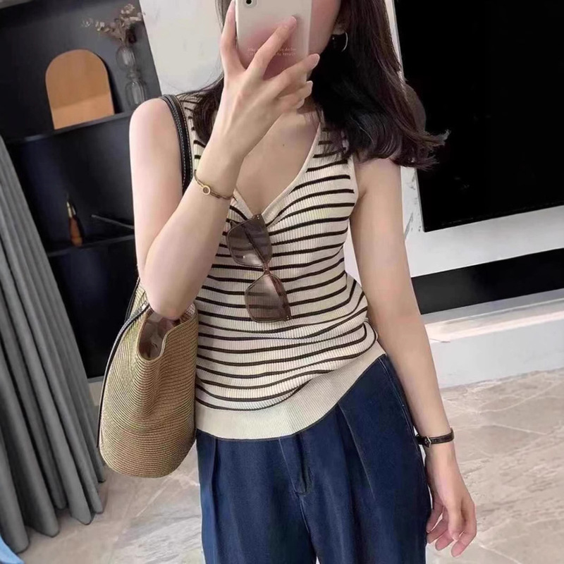 Striped U-Neck Ice Silk Vest for Women, Summer Outerwear with a Sense of Design, Knitted Inner Base Sleeveless Top, Slim Fit Camisole