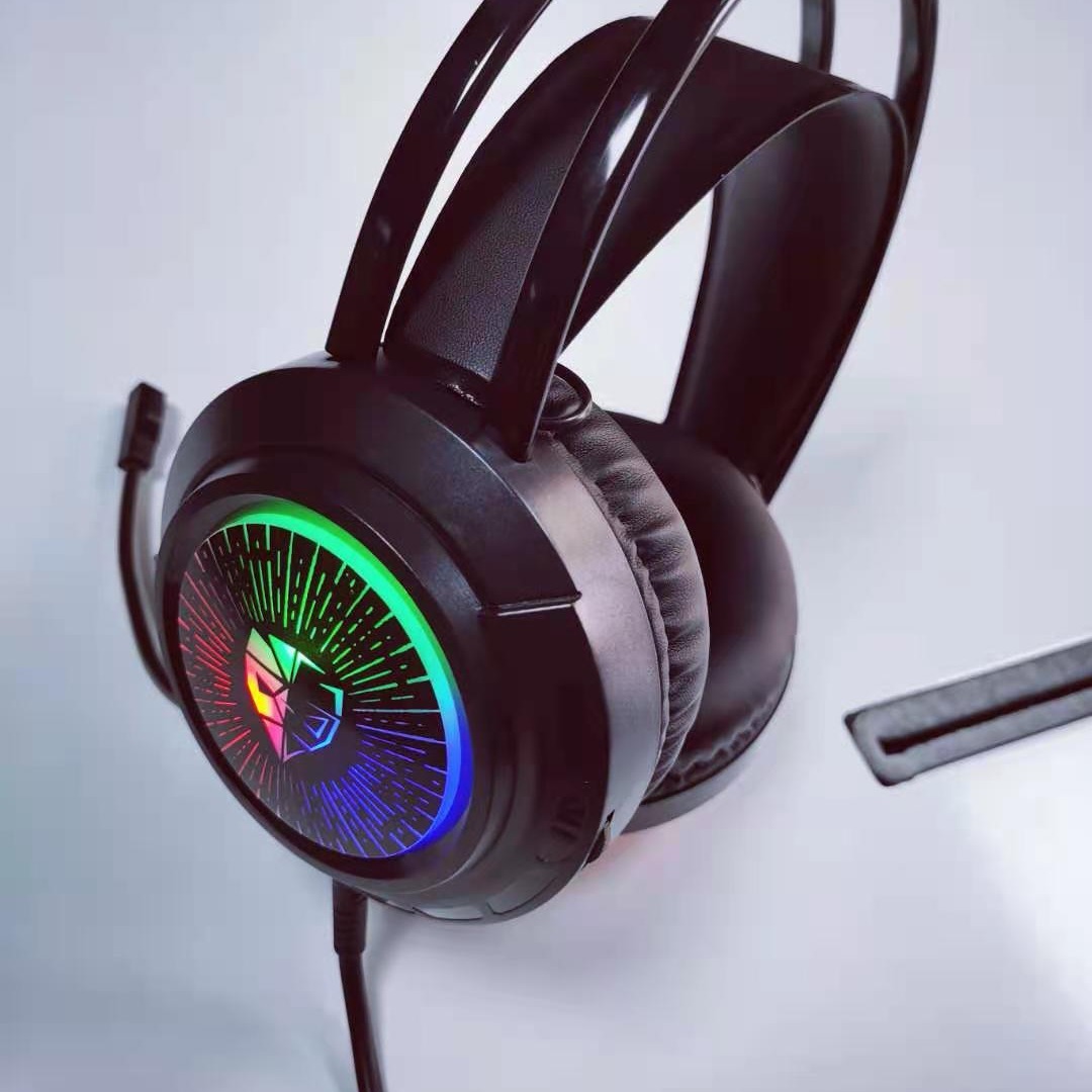 Auriculares con cable para juegos e-sports 7,1 computadora al por mayor USB auriculares bajos auriculares luminosos auriculares RGB