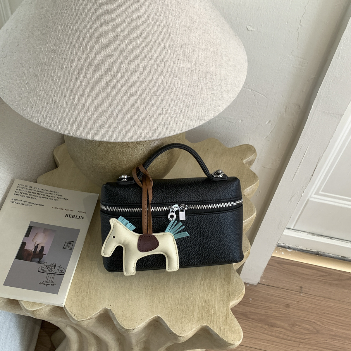 Nicho Zhong bolso de almuerzo portátil para mujeres 2026 nuevo litchi estampado mochila de hombro bolso tridimensional bolso de caja de moda