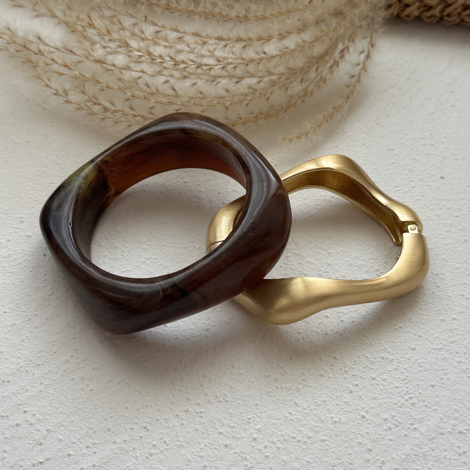 65g Weight Bangle Classification Alloy Chain Material 1 Piece Quantity Casual, Daily Occasion Alloy Material Solid Color Pattern Women's Gender Plating Design Elegant, Vintage Style Style Coffee, Gold Color Elegant Vintage Style Solid Color Alloy Wholesale Bangles 8