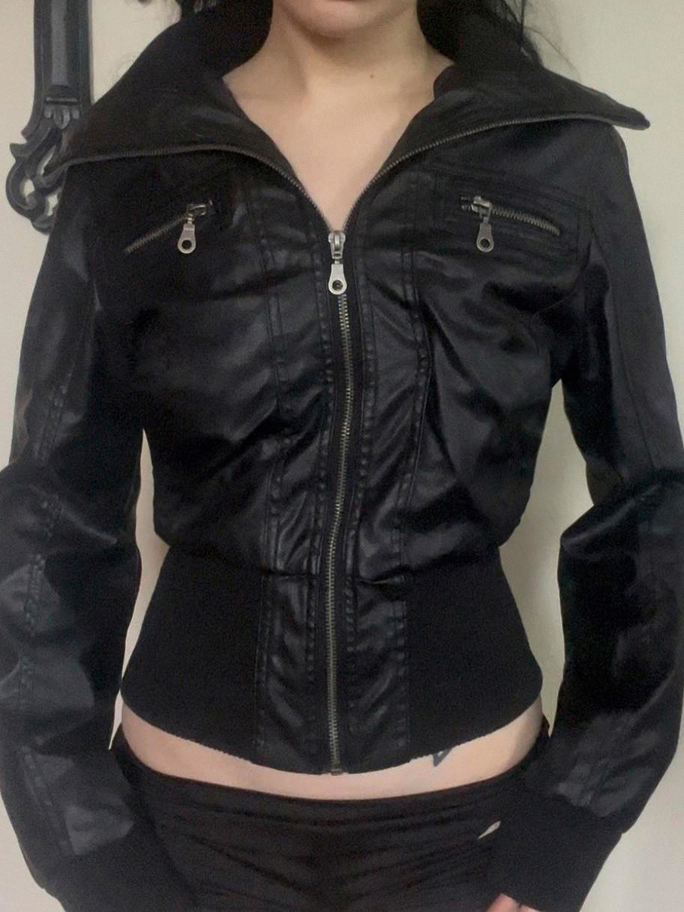 Qadın qısa dəri gödəkçə, fermuarlı, slim fit