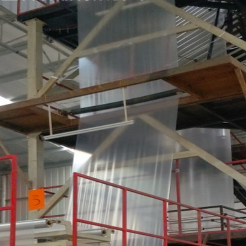 Guangzhou fábrica de procesamiento PE película Termocontraíble embalaje transparente película de sellado de plástico impresión cerveza agua mineral PE encogimiento paño