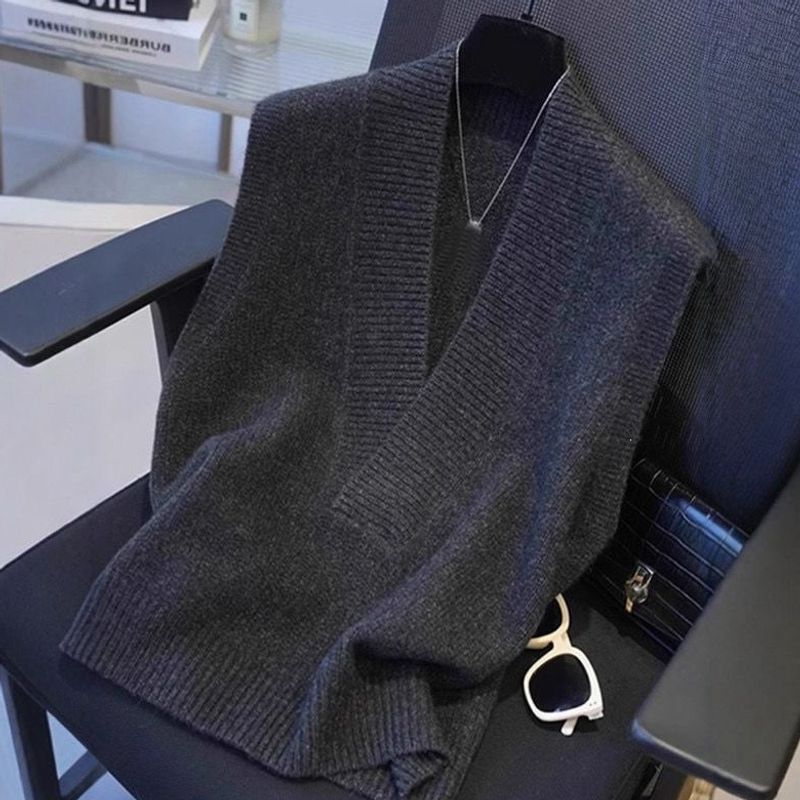 2026 Spring New Knitted Vest Fashionable V-Neck Loose Slimming Casual Style Women's Base Shirt Commuting Top 2026 Spring New Knitted Vest Fashionable V-Neck Loose Slimming Casual Style Women's Base Shirt Commuting Top