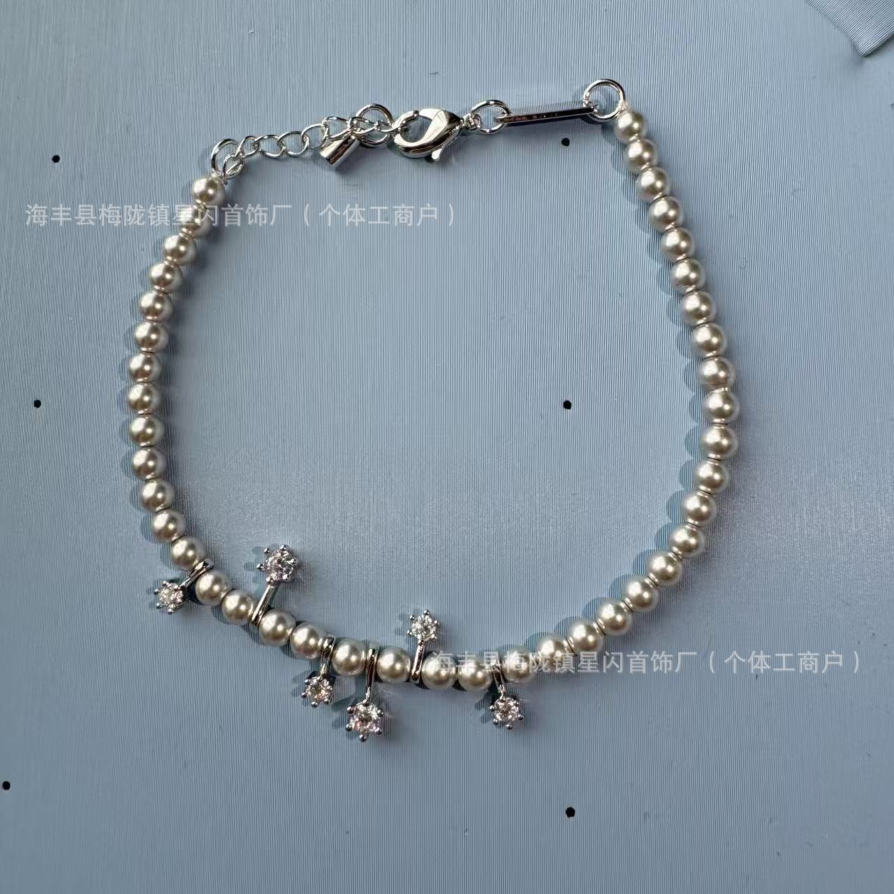 HEFANGはどこがほろ酔いですか?流れ星のブレスレットはシンプルです。