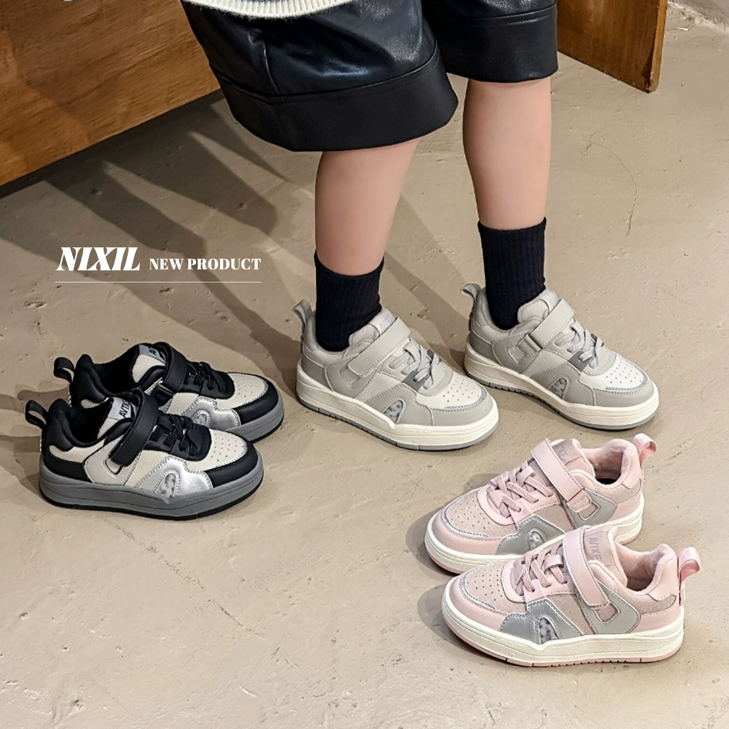 Детские зимние кроссовки, двухслойные хлопковые ботинки, модные и универсальные, обувь для мальчиков и девочек, повседневная обувь на флисовой подкладке.