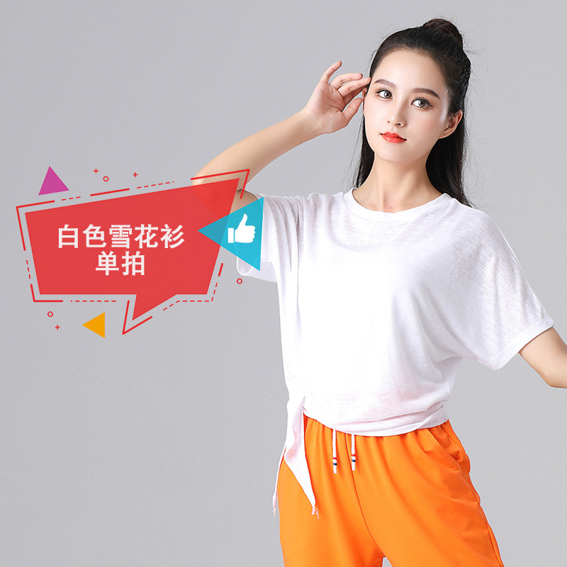 Белый, со снежинками