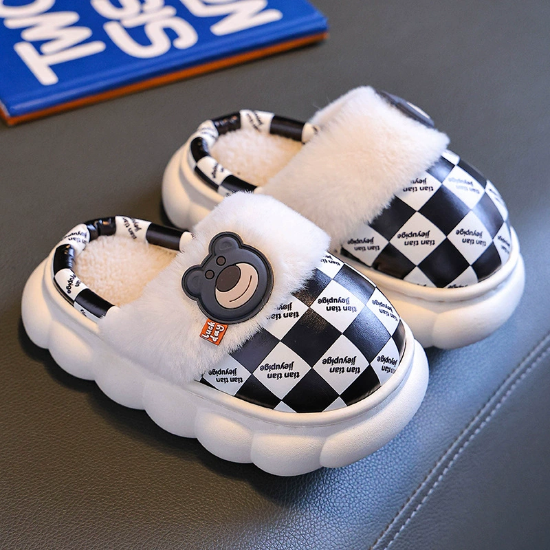 Детские хлопковые тапочки для родителей и детей, с мультяшным медведем, на мягкой подошве, с флисовой подкладкой, утолщенные, водонепроницаемые из ПУ, для мальчиков и девочек, домашняя обувь оптом 2025