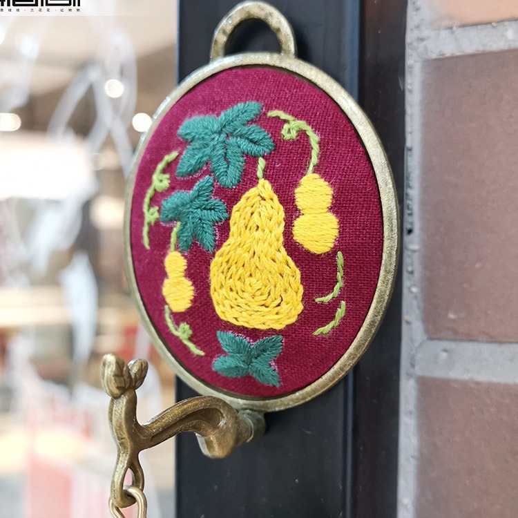 Bordado DIY Bell hecho a mano auto-bordado paquete de material matar el tiempo bordado tridimensional producción timbre colgante decoración campanas de viento