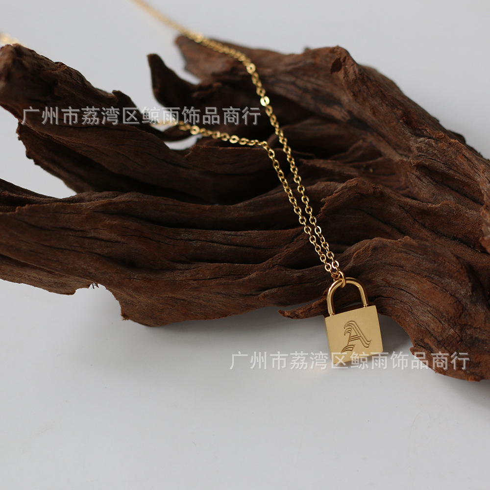 Simple Fashion A-line Lock Necklace Clavicle Chain Titanium Steel Gold-plated display picture 3