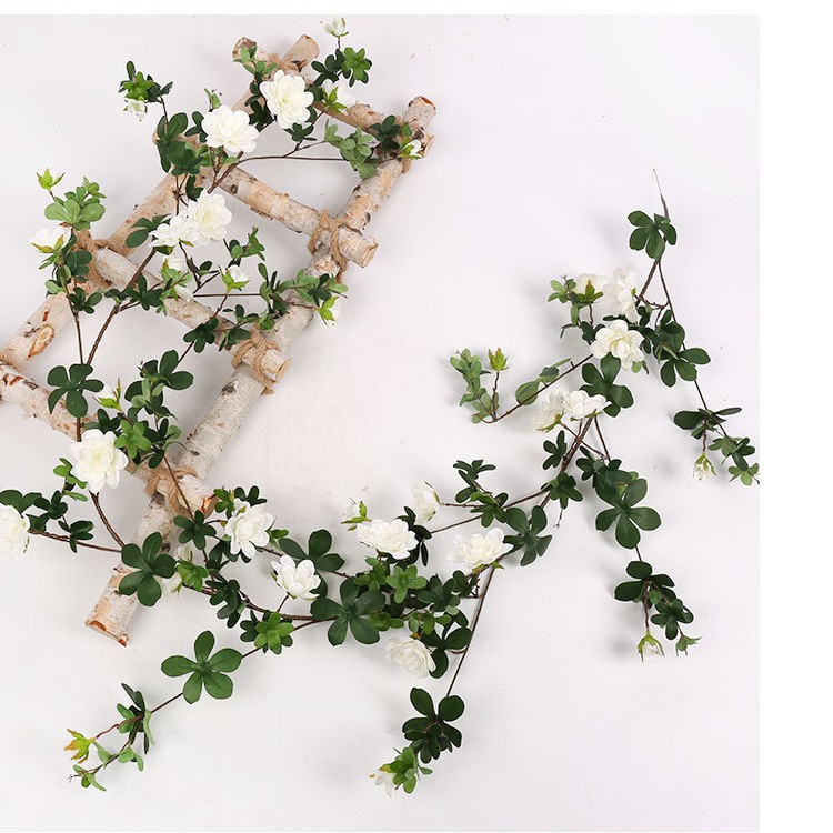 Enredadera de rosas artificiales con 45 cabezas - Decoraciones florales artificiales para bodas, enredaderas de flores de seda y vegetación sintética