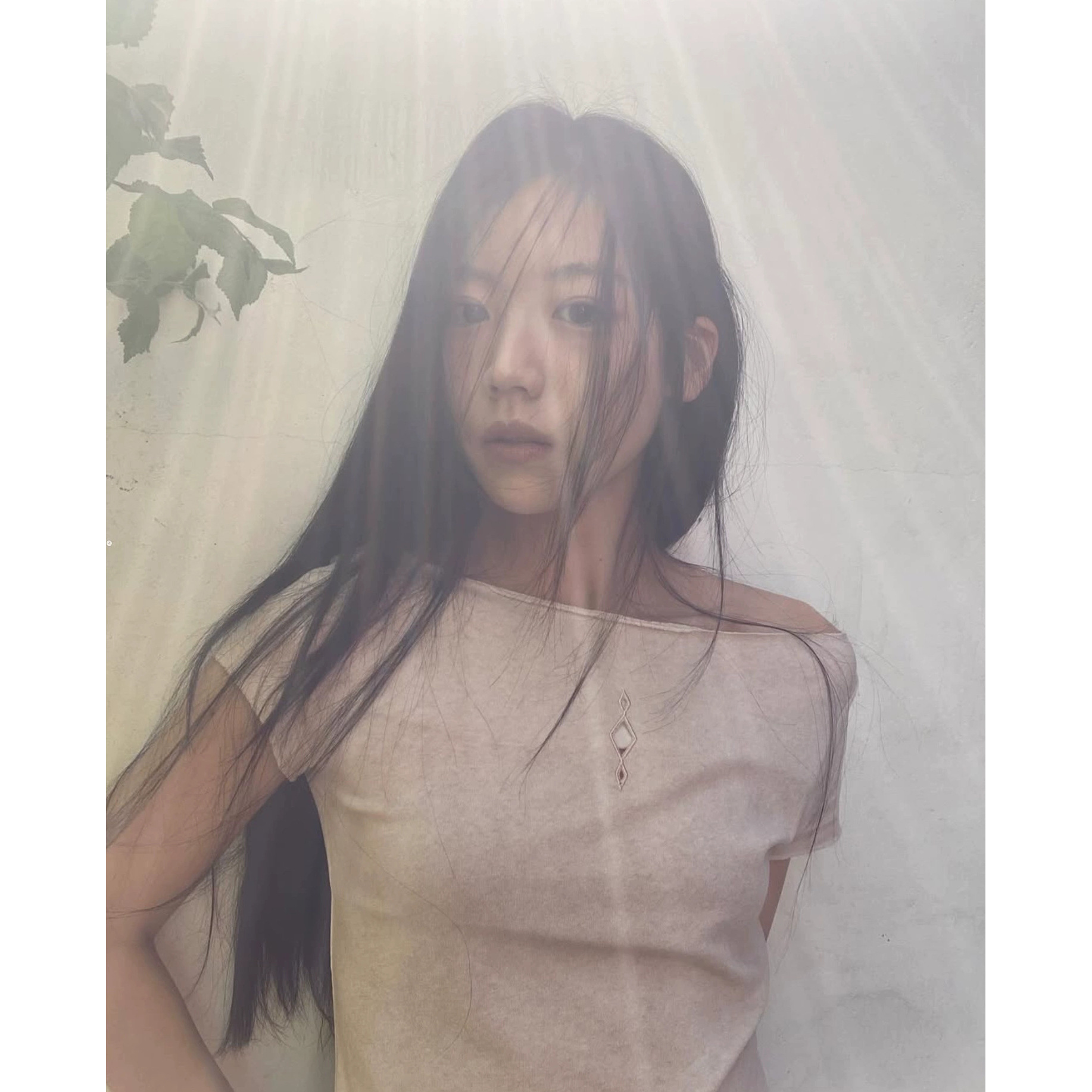 现 2025夏季新款韩国设计师ve*so前菱形刺绣一字领露肩短袖