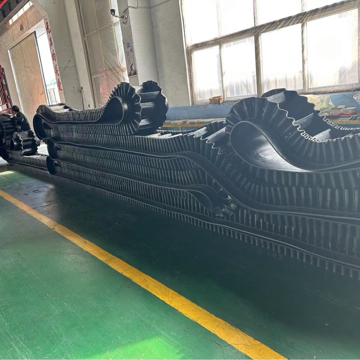 青岛挡边输送带 带宽1200大倾角0-90°波纹挡边输送带厂家